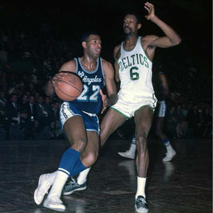 中超俱乐部欠薪问题严峻，准入审核难度大，职业化进程仍不完善。